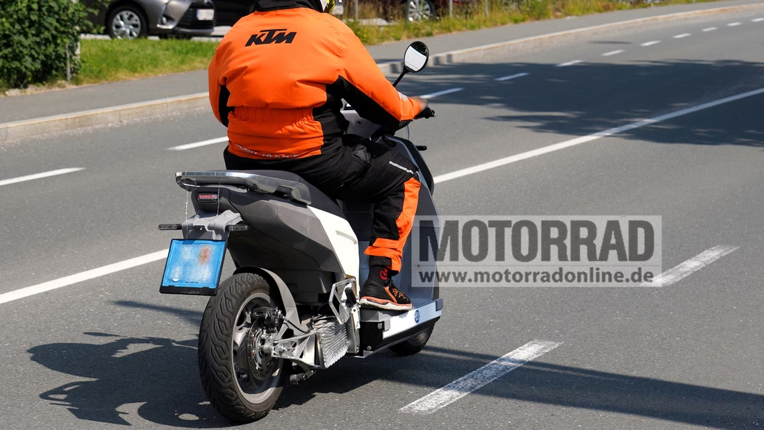20230609-KTM-E-SCOOTER-leaked-3