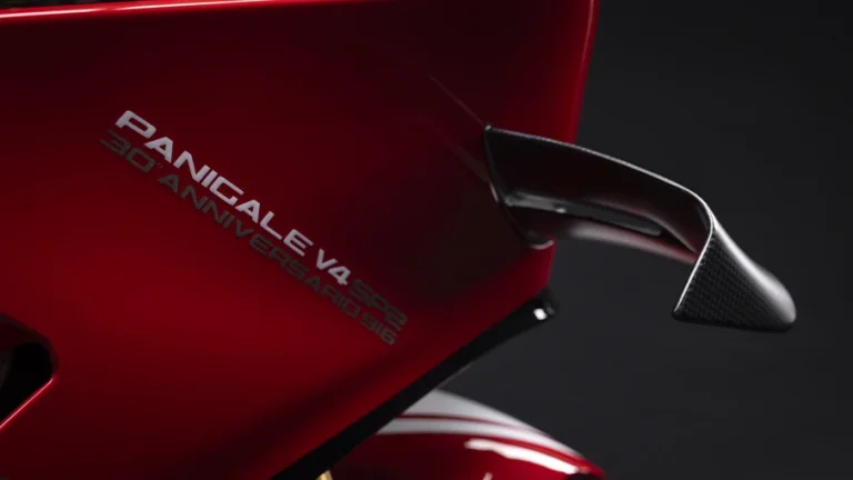 Ducati-Panigale-V4-SP2-30-anniversario-916-DWP24-Tech-specs-gallery-01-906x510-03-768x432