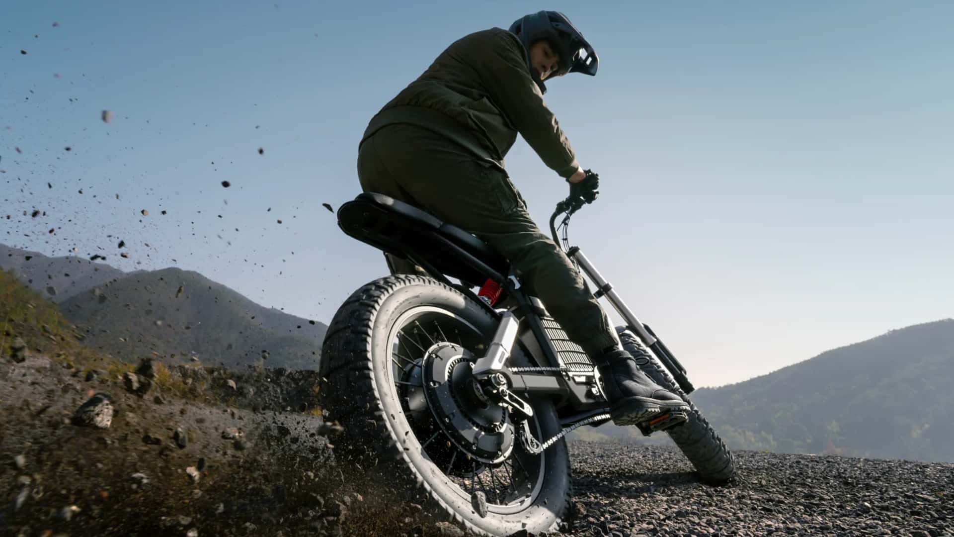 segway-ninebot-just-unveiled-two-powerful-e-bikes-called-xafari-and-xyber%20(3)