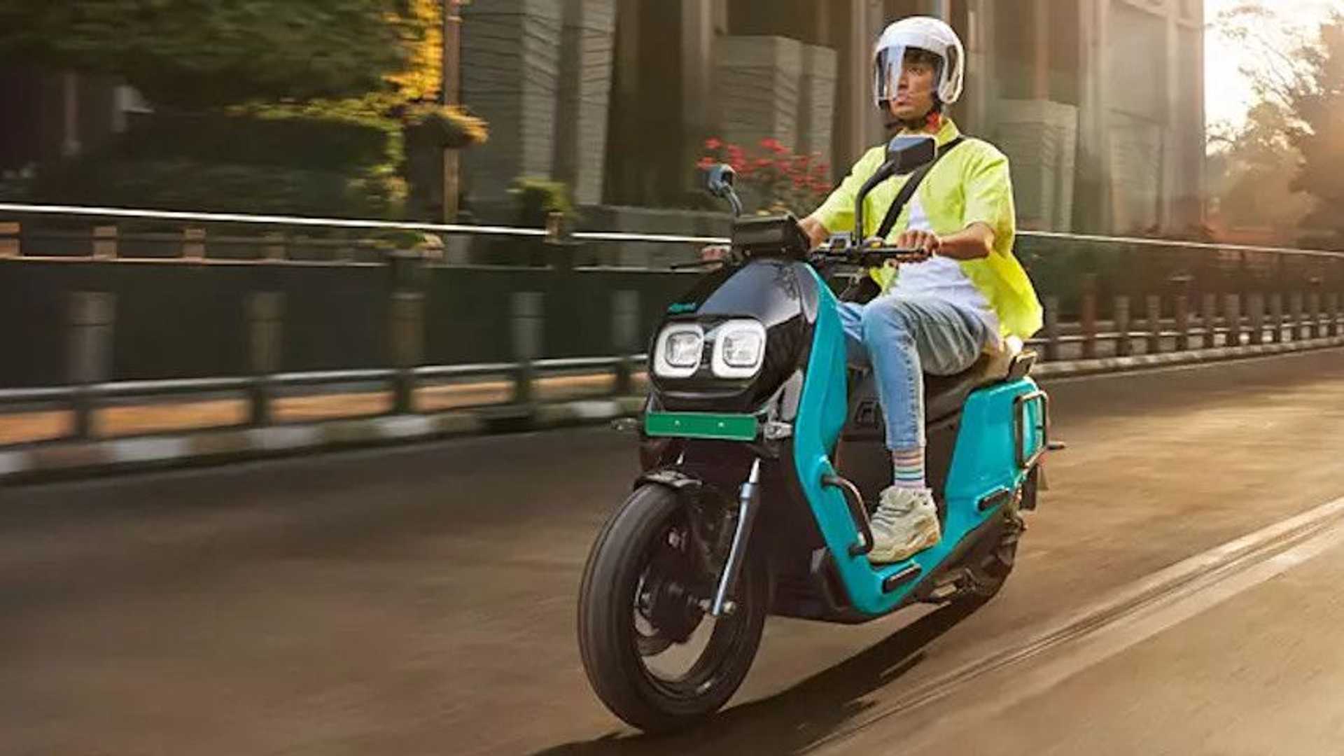 indian-ev-firm-river-presents-the-new-indie-electric-scooter%20(1)